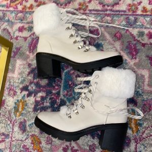 ESPRIT white winter boots with chunky heel. Women’s size 9.5.